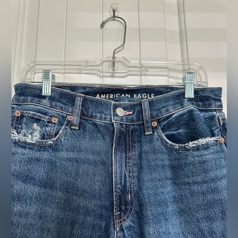 American Eagle Women’s Distressed Straight Jeans - Picture 3 of 7